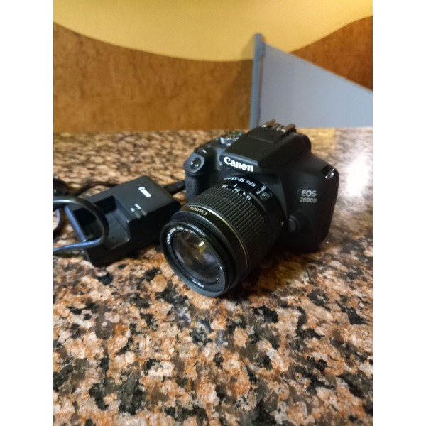Veidrodinis fotoaparatas Canon EOS 2000D + 18-55mm III
